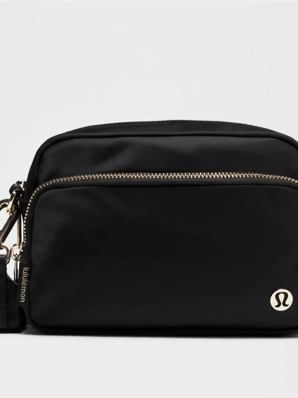 Lululemon Everywhere Crossbody Bag 2L Metal Hardware in Black/Gold